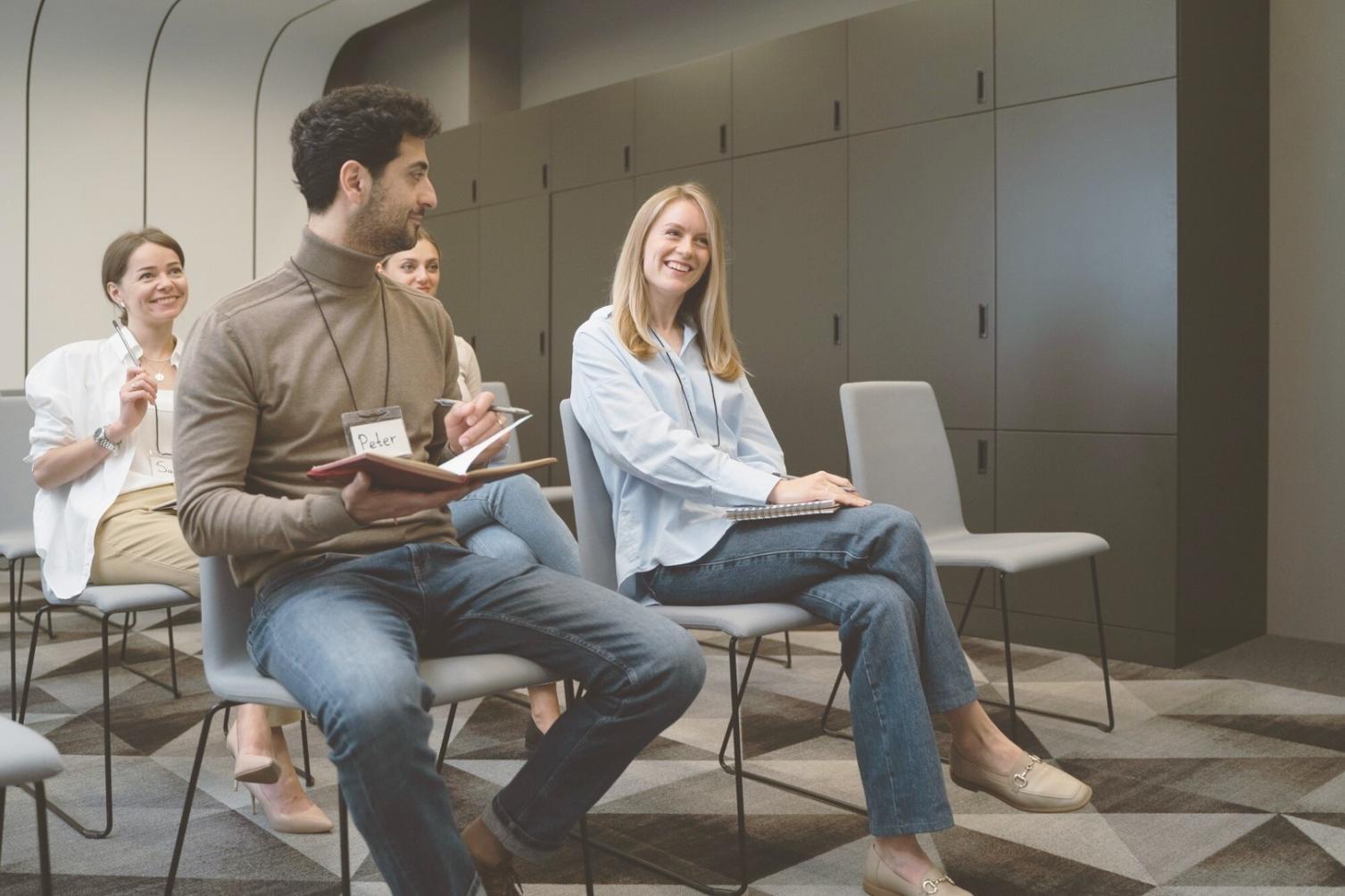 Gráficos y análisis financieros mostrando progreso en el control presupuestario